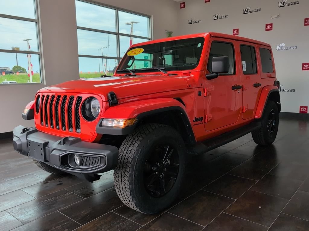 Used 2023 Jeep Wrangler Unlimited Sahara AWD/4WD image 4