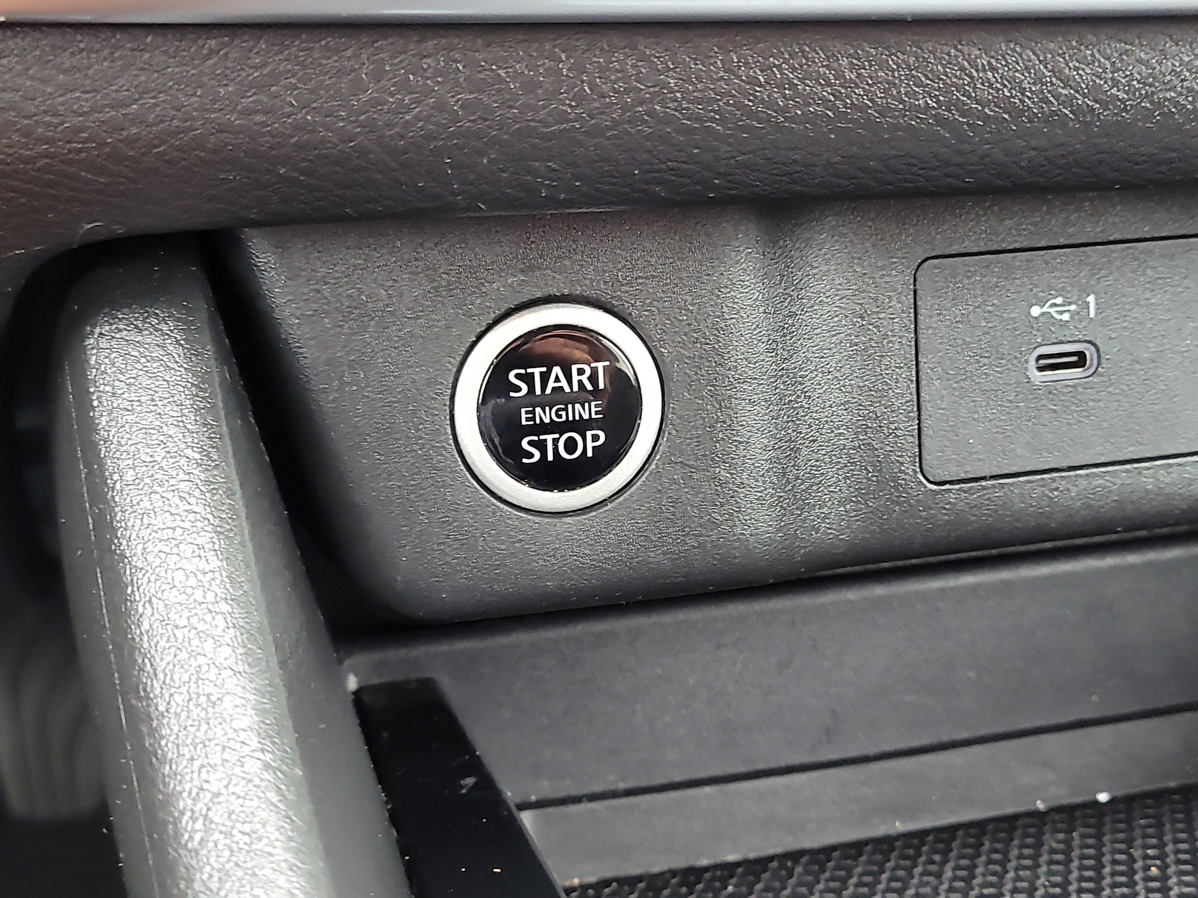 Used 2023 Nissan Rogue S image 25