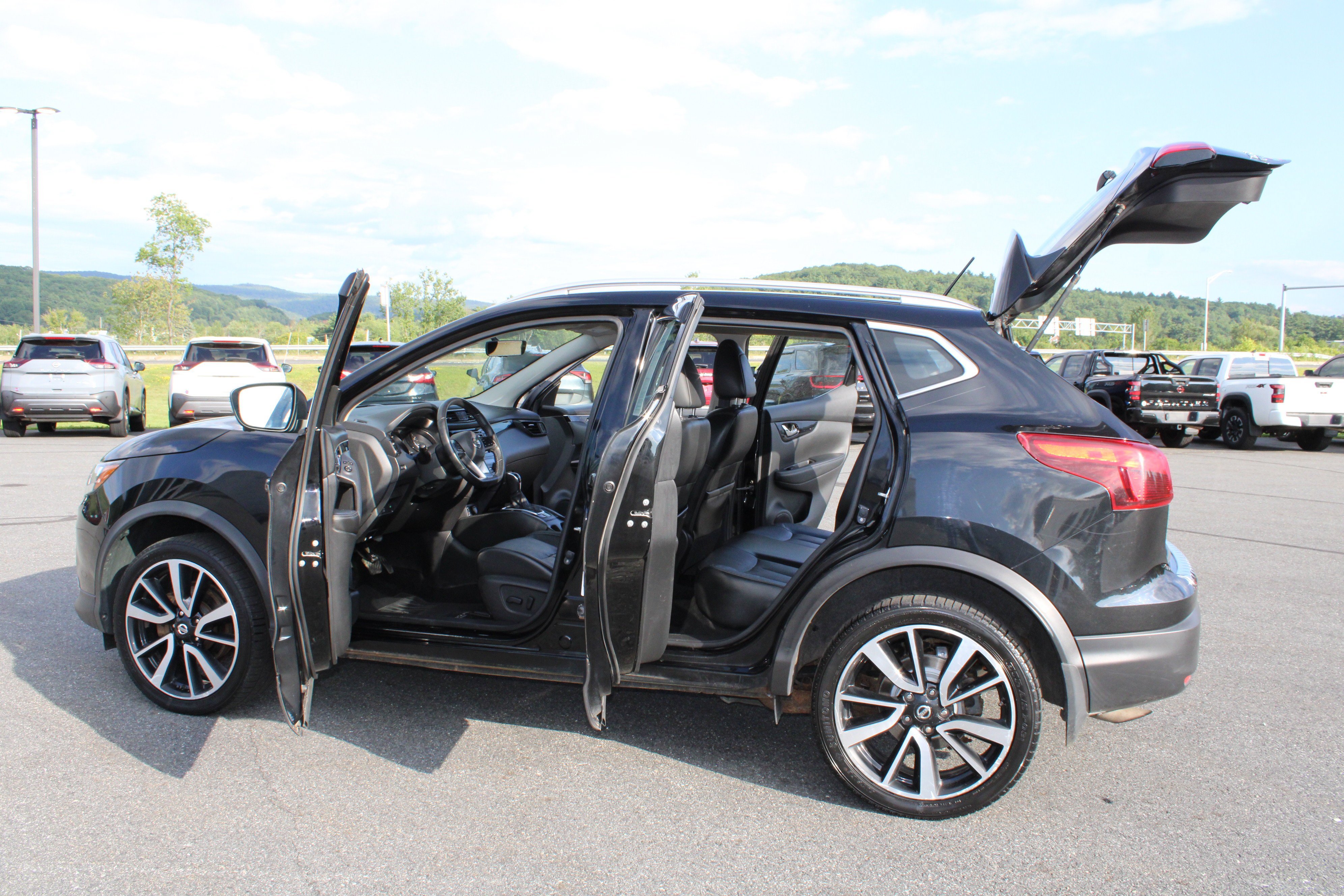 Used 2017 Nissan Rogue Sport SL AWD/4WD image 14