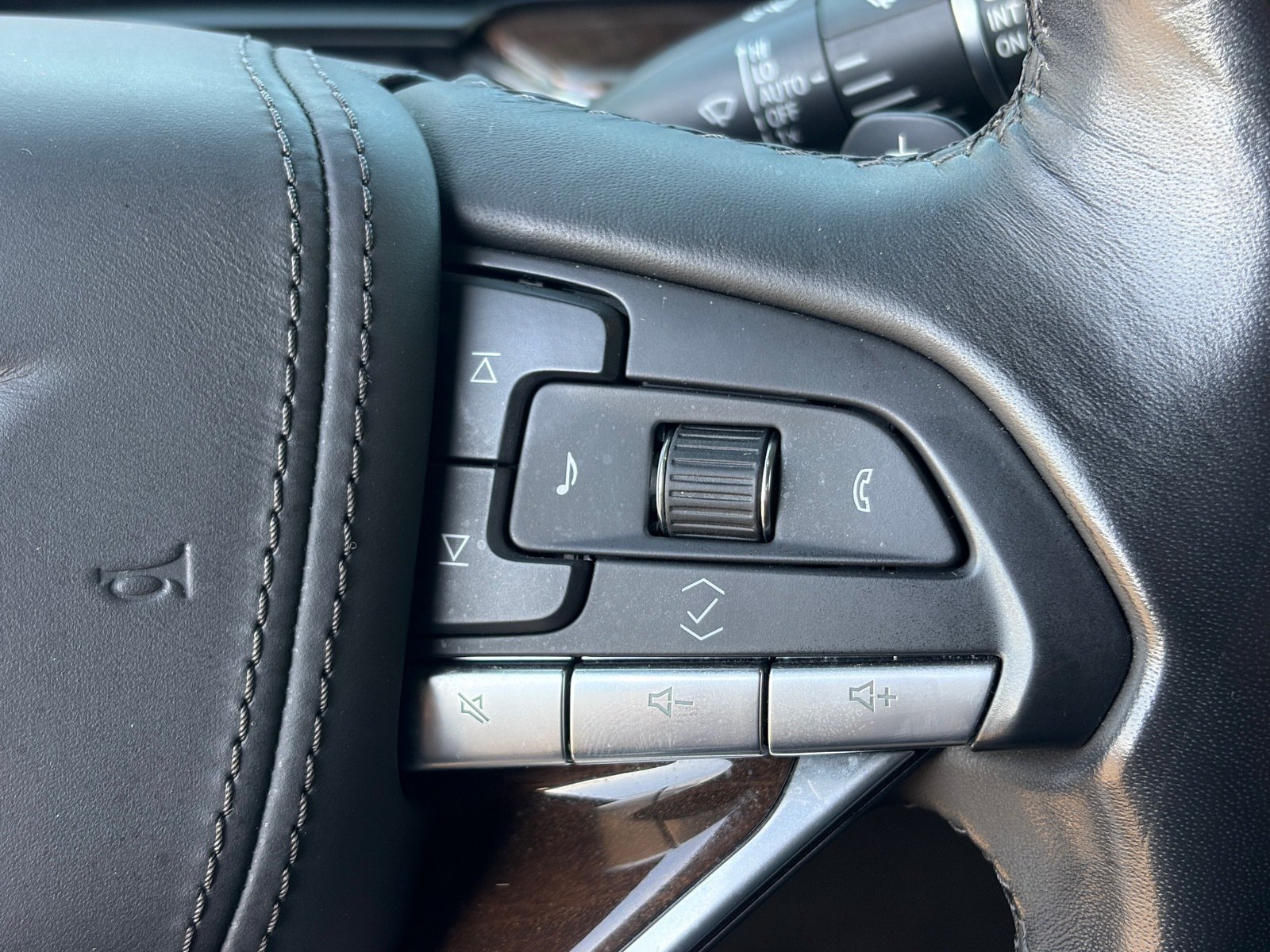 Used 2021 Cadillac Escalade ESV Sport Platinum AWD/4WD image 25