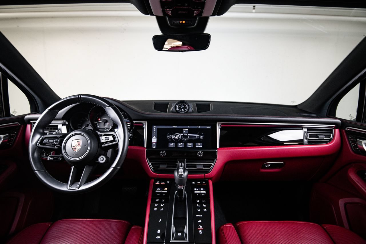 Certified 2023 Porsche Macan Turbo AWD/4WD image 25