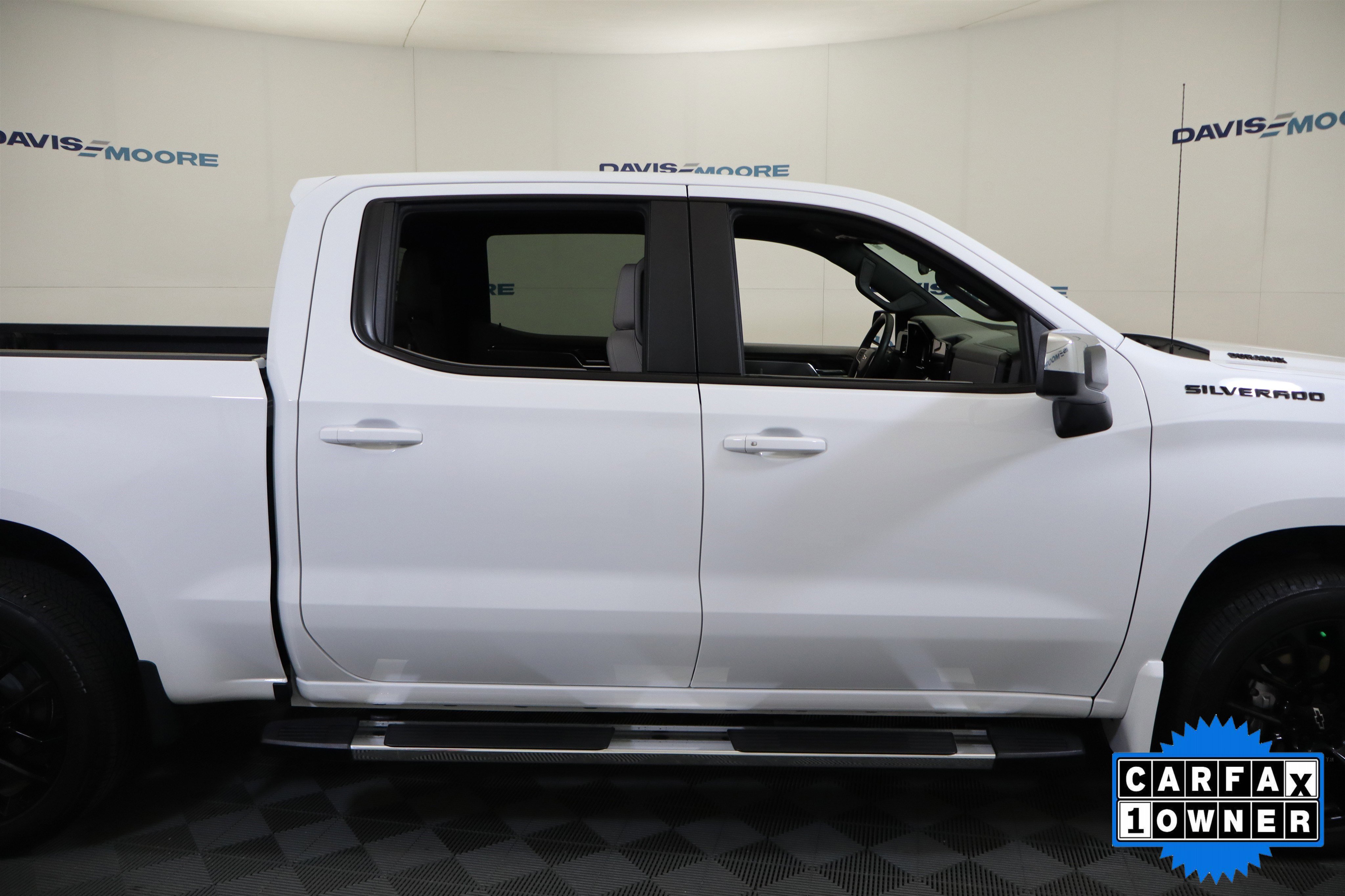 Used 2025 Chevrolet Silverado 1500 LT w/ Leather Package image 3