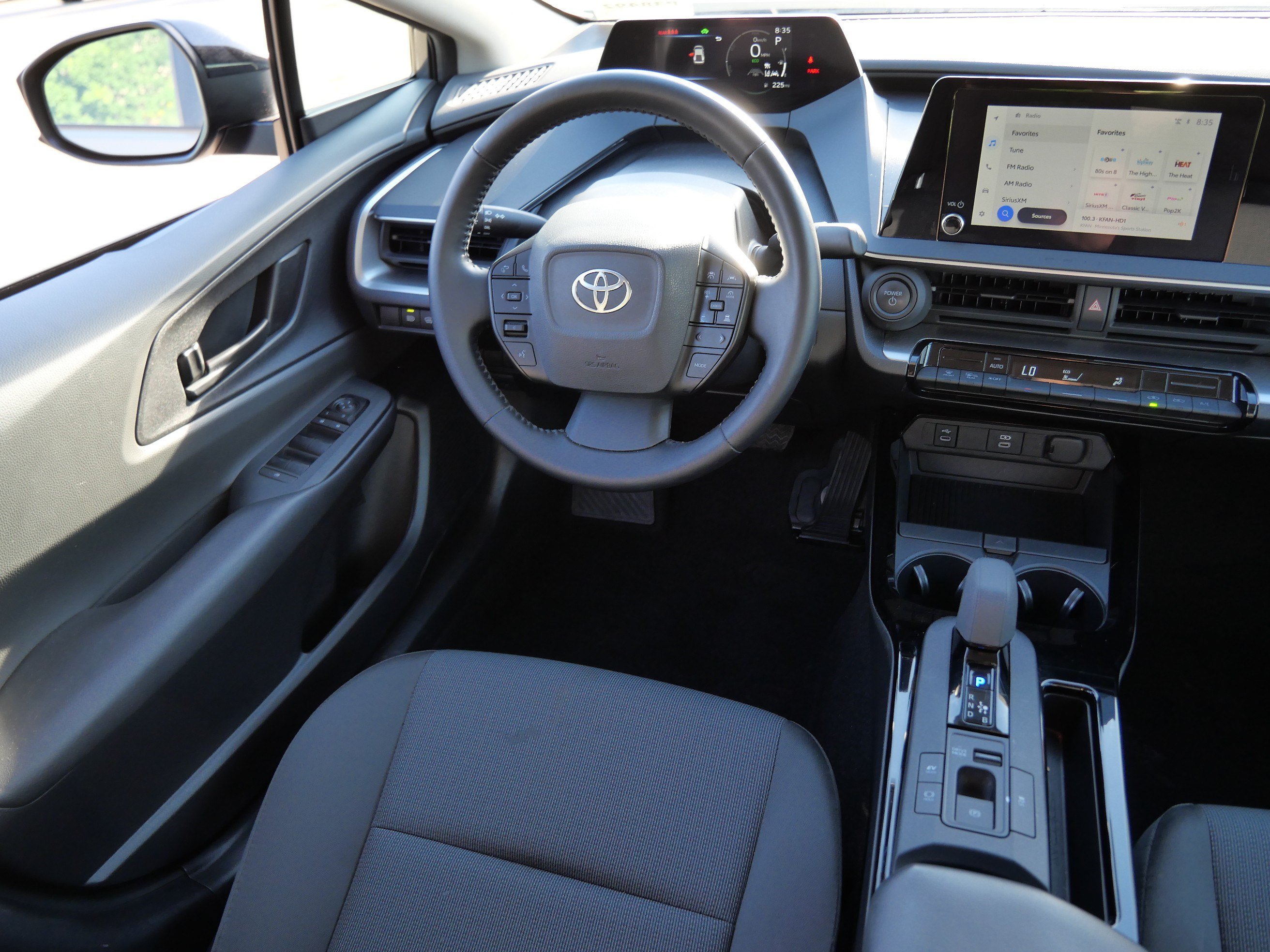 Certified 2025 Toyota Prius LE FWD image 10