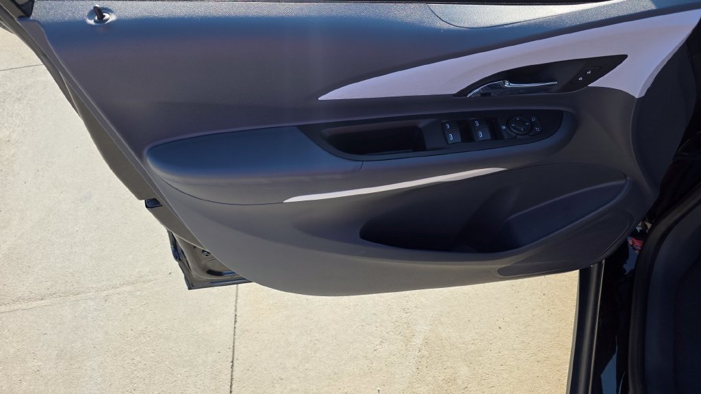 Used 2020 Chevrolet Bolt LT FWD image 22