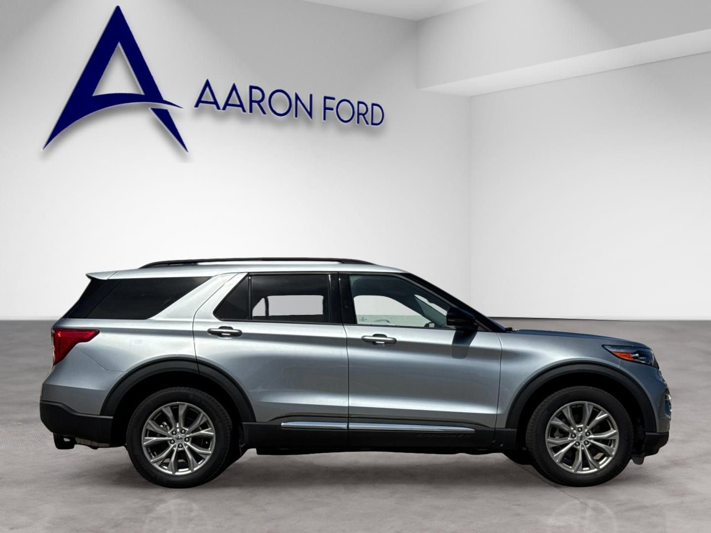 Used 2024 Ford Explorer XLT w/ Equipment Group 202A image 7