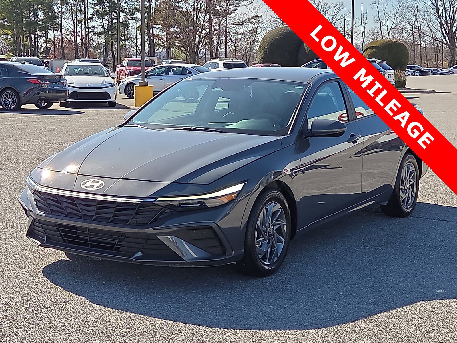 Used 2024 Hyundai Elantra SEL image 2