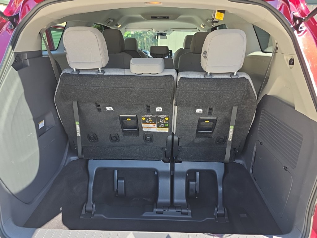 Certified 2024 Toyota Sienna LE AWD/4WD image 15