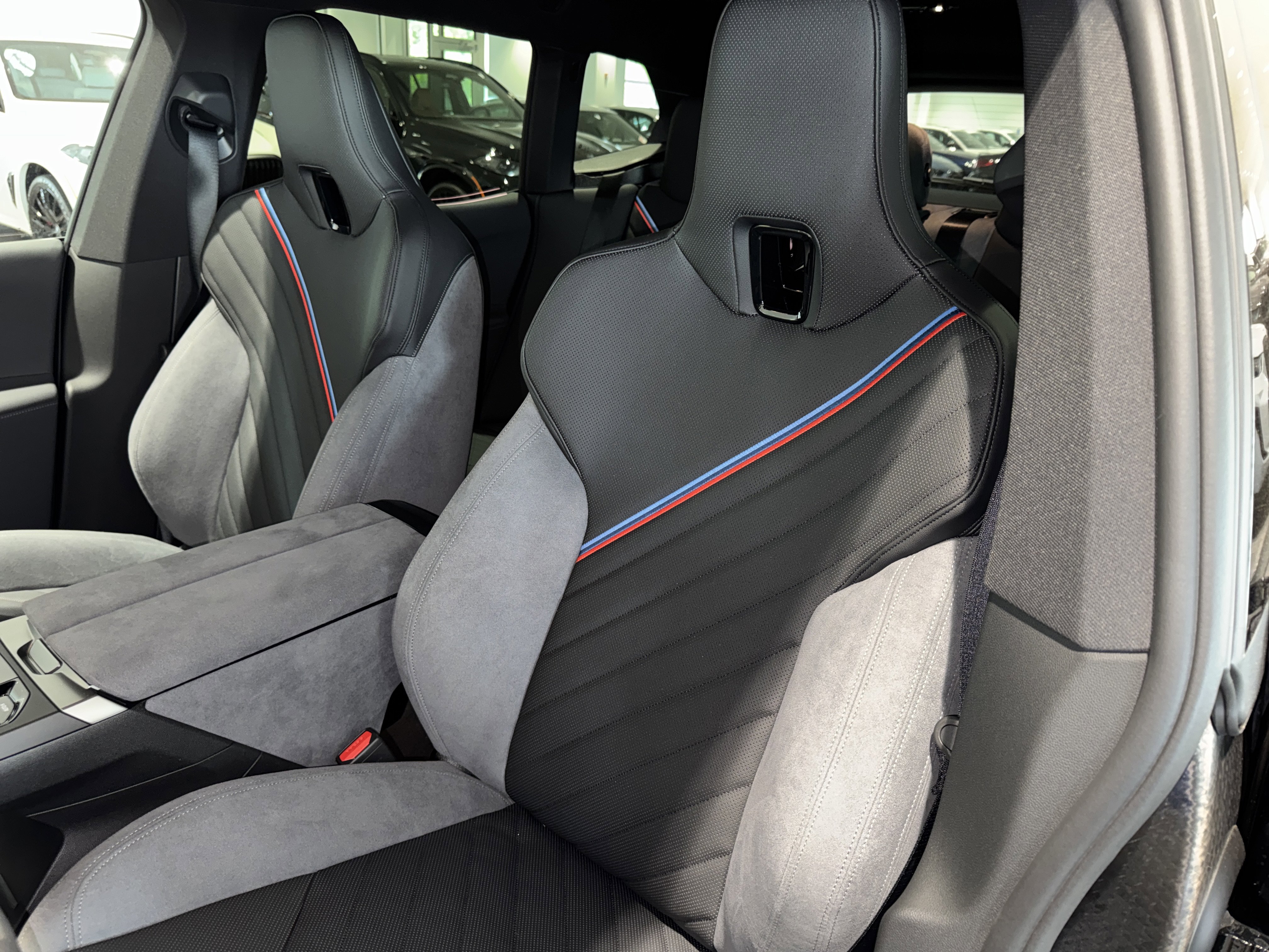 New 2026 BMW iX xDrive60 w/ M Sport Package image 25