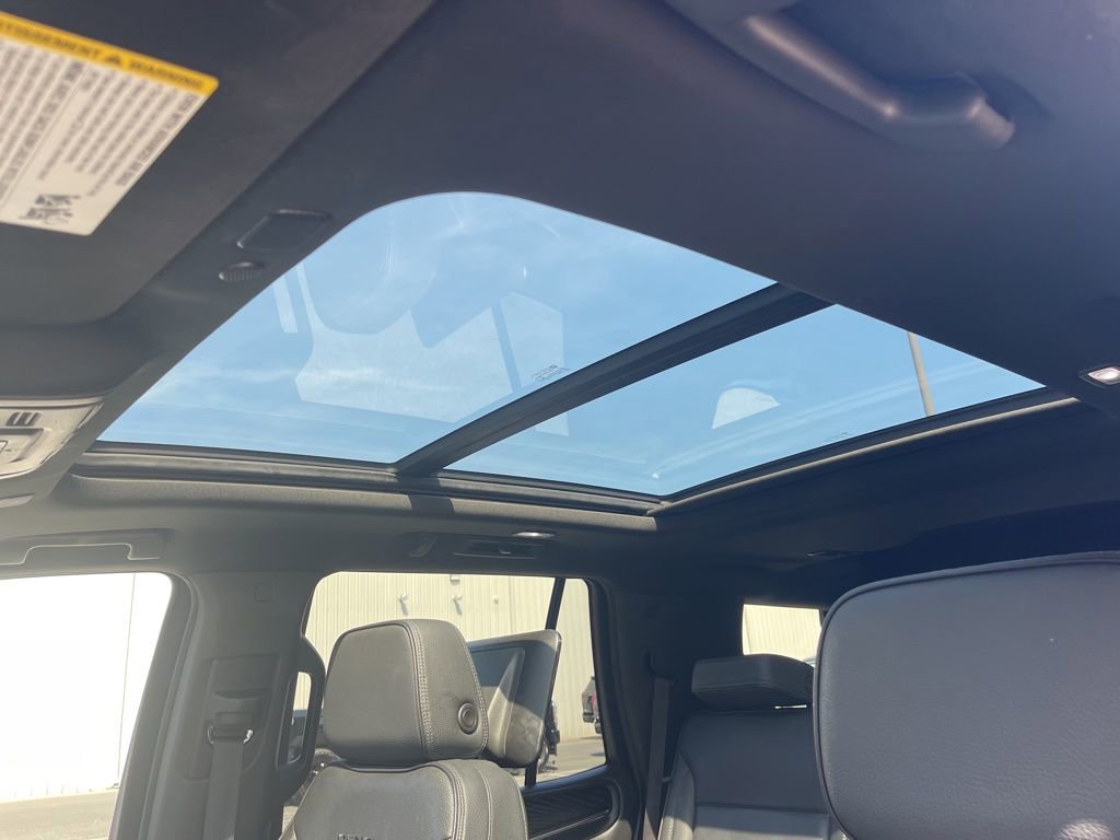 Used 2021 GMC Yukon Denali w/ Denali Premium Package image 18