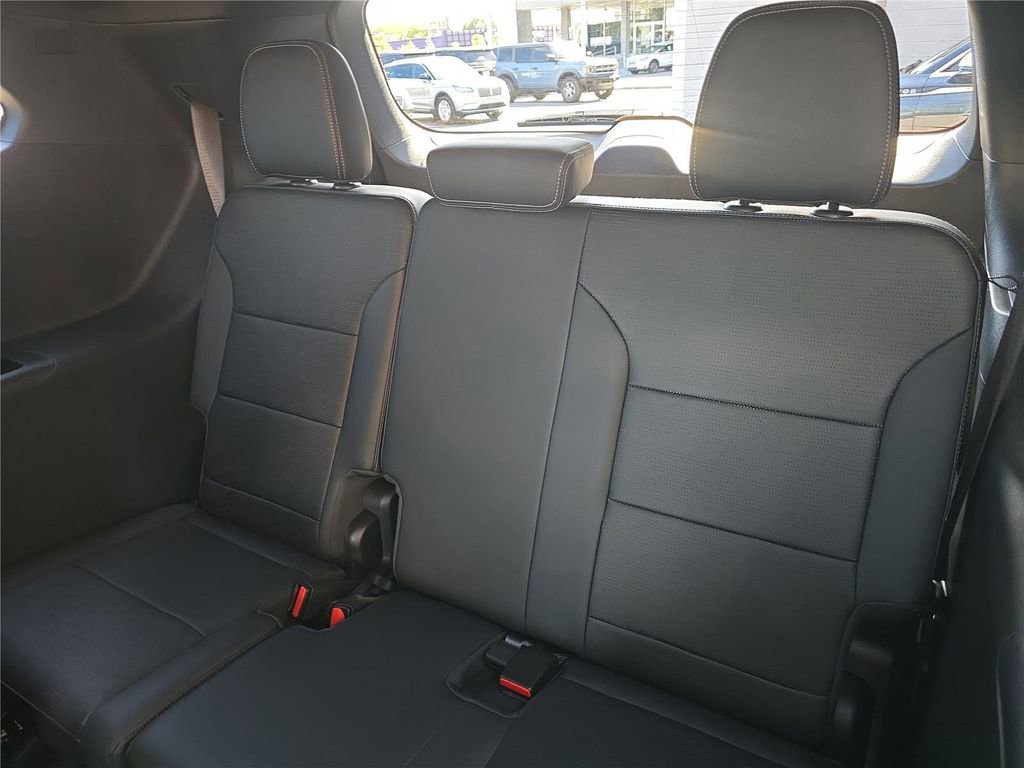 Used 2025 Buick Enclave Sport Touring w/ Power Package image 16