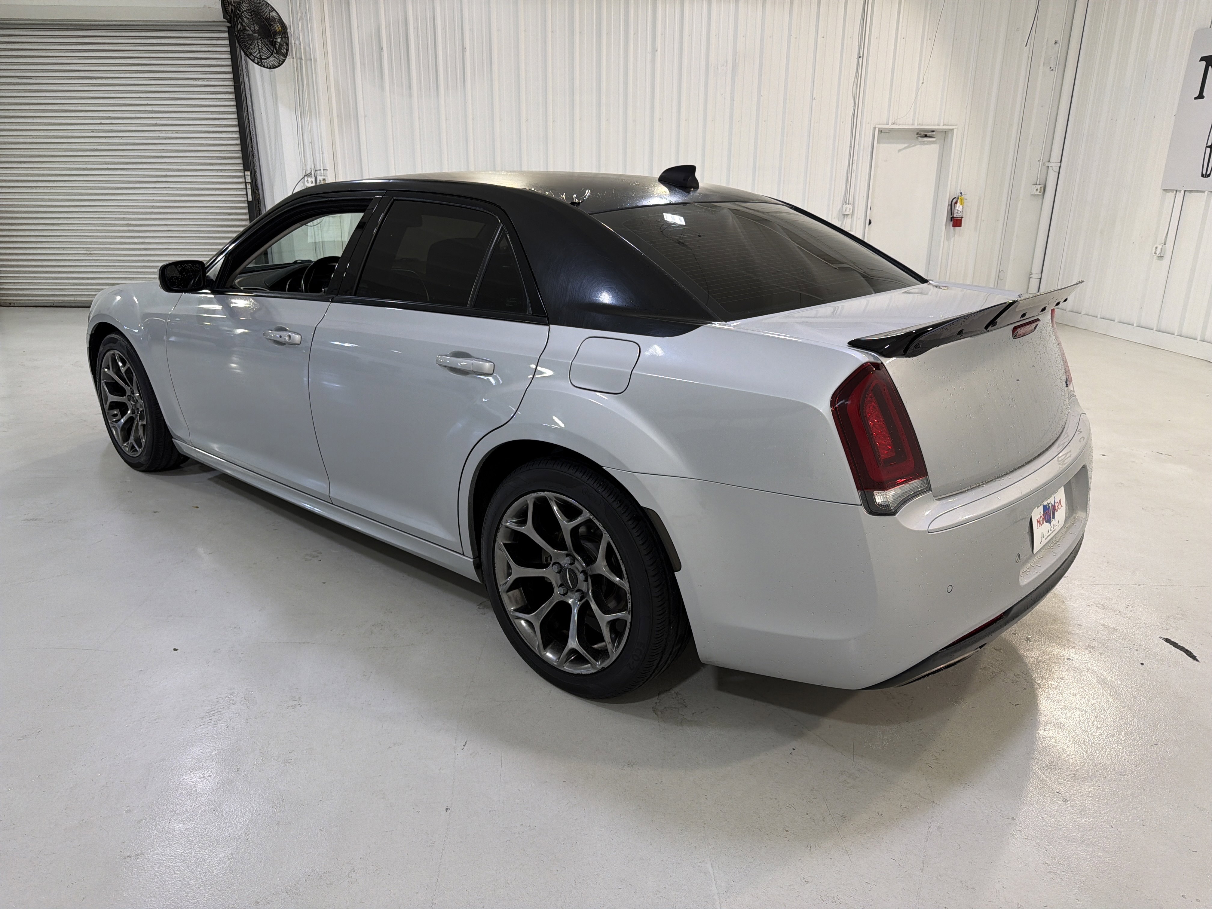 Used 2021 Chrysler 300 Touring L image 3