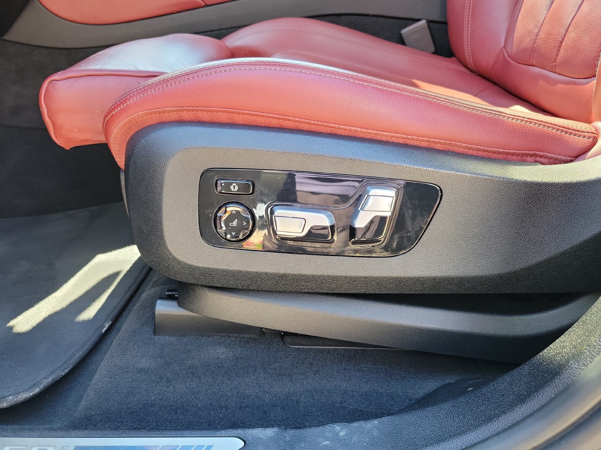 Used 2020 BMW X6 M50i AWD/4WD image 27