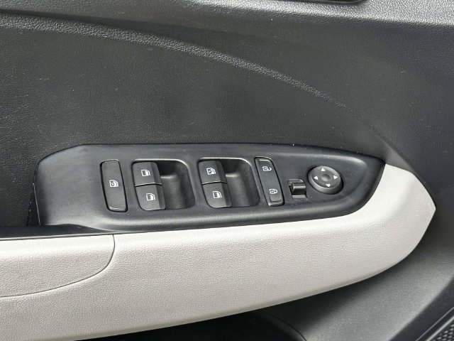 Used 2024 Hyundai Venue SEL FWD image 13