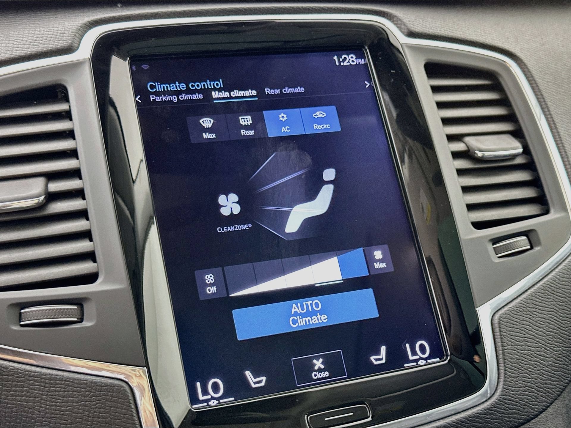 Used 2018 Volvo XC90 T5 Momentum w/ Convenience Package FWD image 17