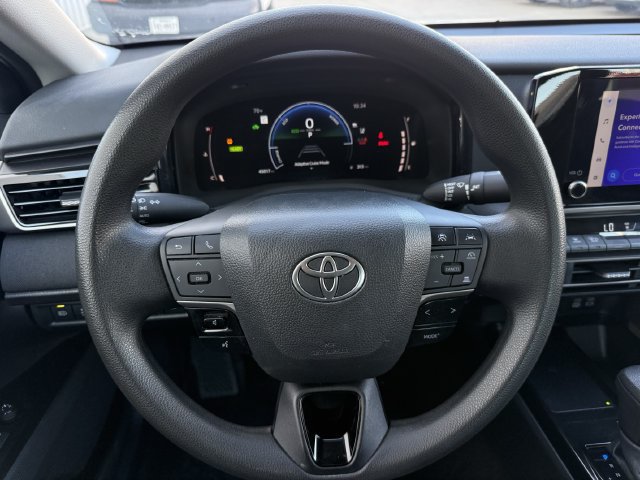Used 2025 Toyota Camry LE FWD image 13