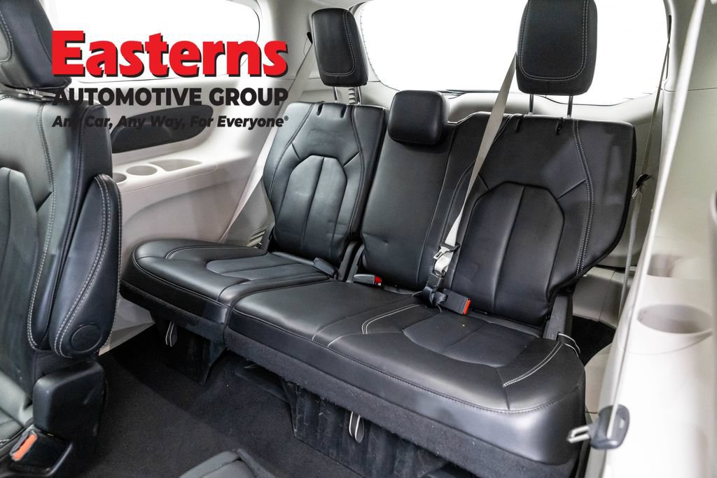 Used 2024 Chrysler Pacifica Touring-L FWD image 27