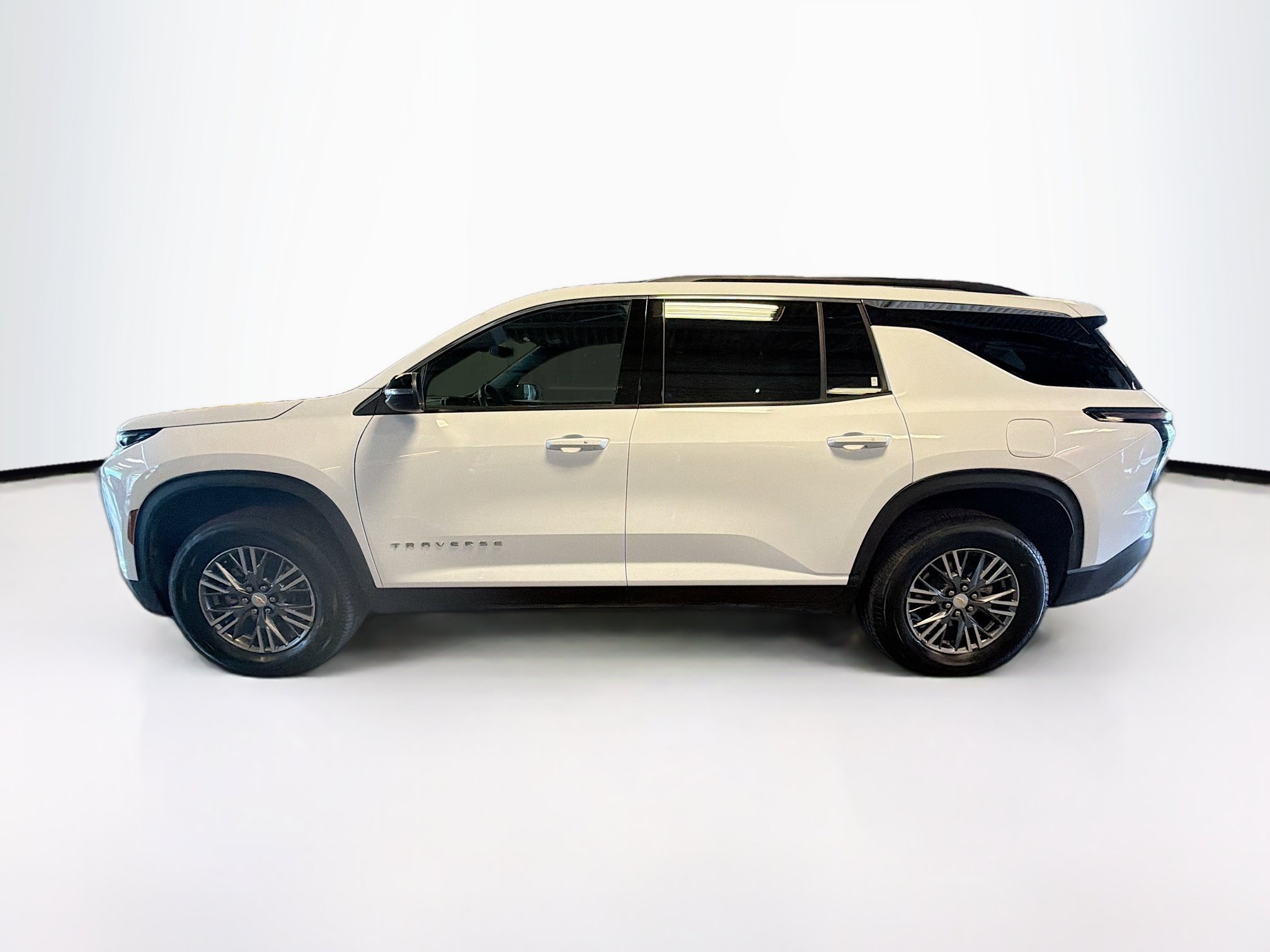 Used 2025 Chevrolet Traverse LT AWD/4WD image 4