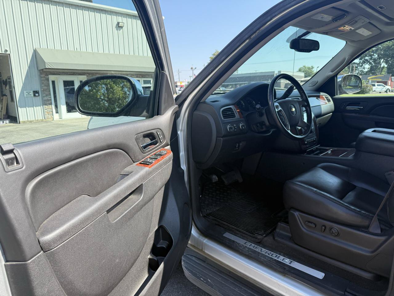 Used 2013 Chevrolet Avalanche LTZ AWD/4WD image 10
