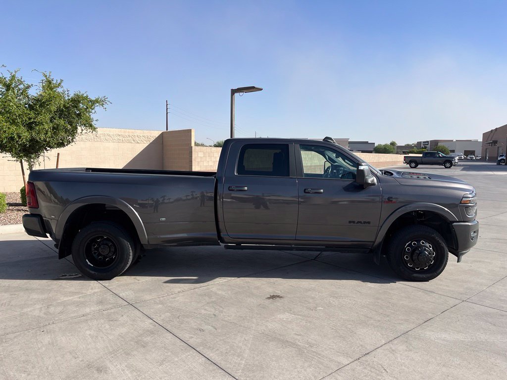 Used 2025 RAM 3500 Limited AWD/4WD image 9