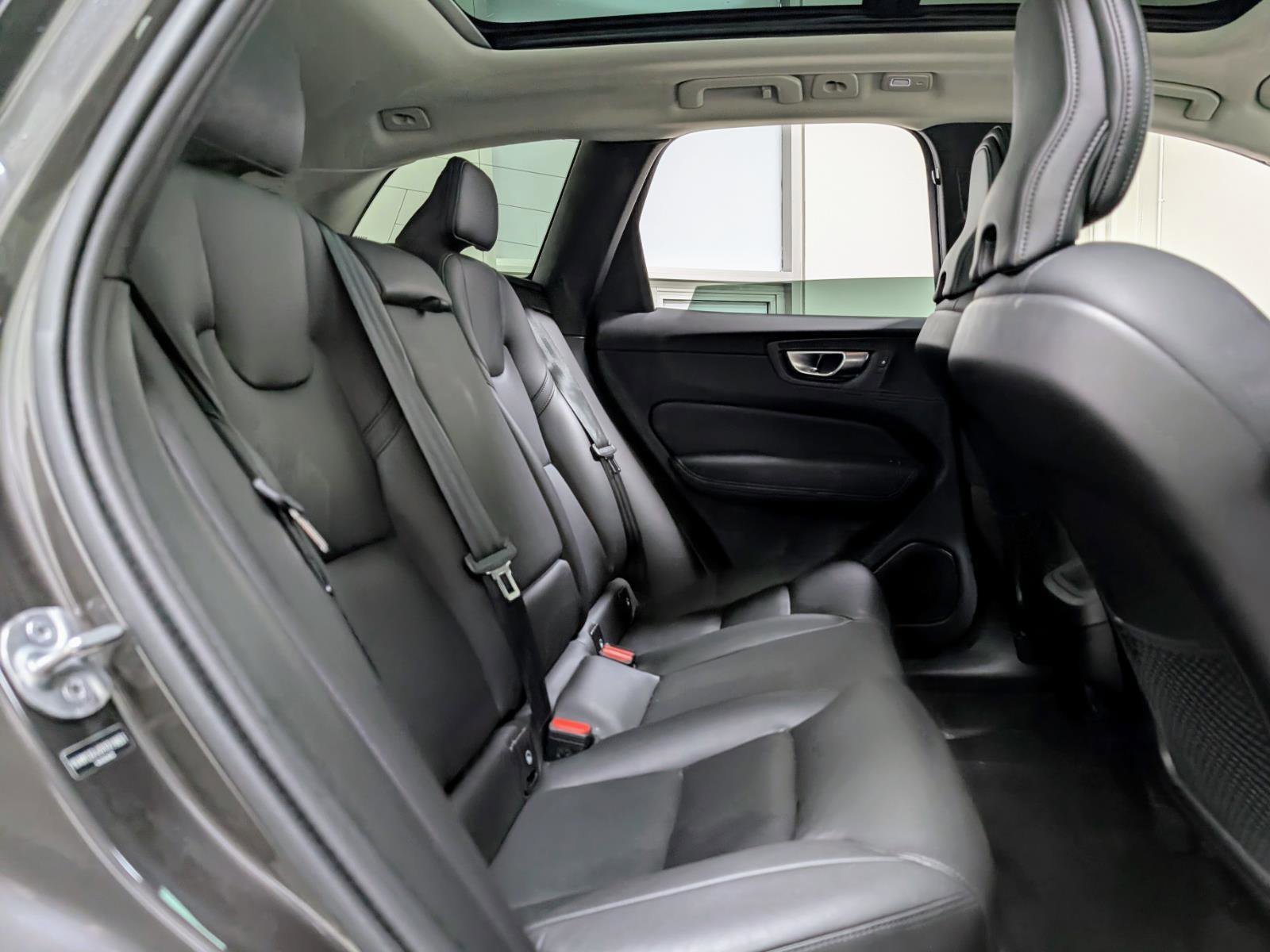 Used 2025 Volvo XC60 B5 Core AWD/4WD image 22