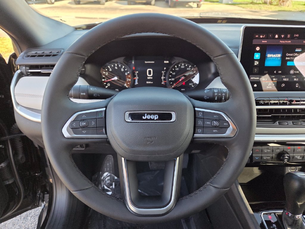 Used 2025 Jeep Compass Limited AWD/4WD image 32
