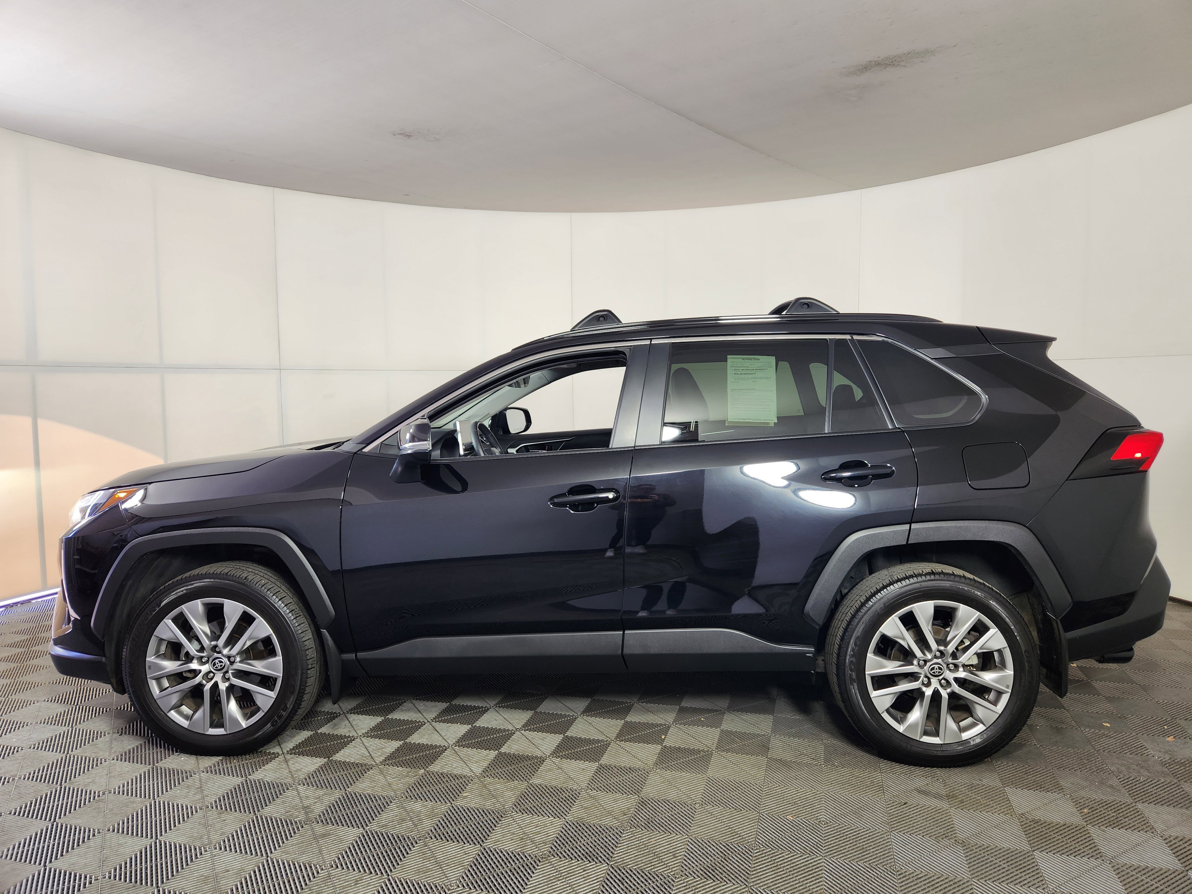 Used 2022 Toyota RAV4 XLE Premium FWD image 4
