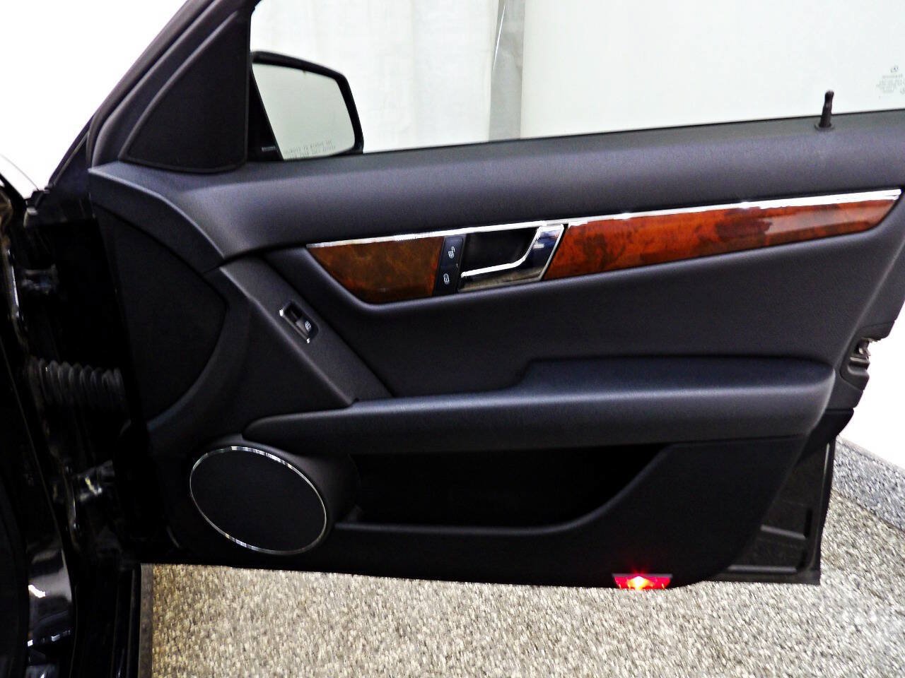 Used 2010 Mercedes-Benz C 300 Sedan image 12