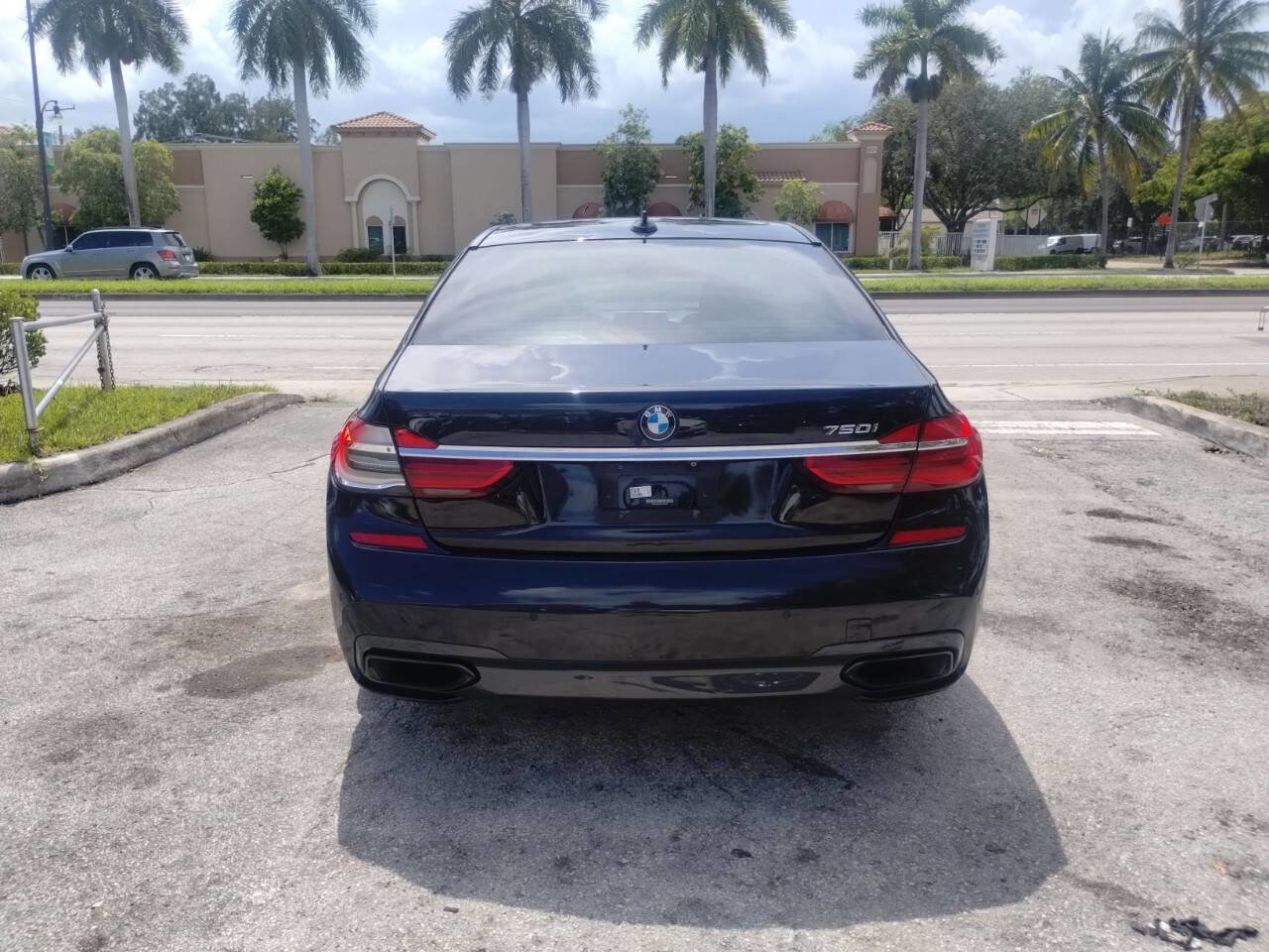 Used 2016 BMW 750i image 13