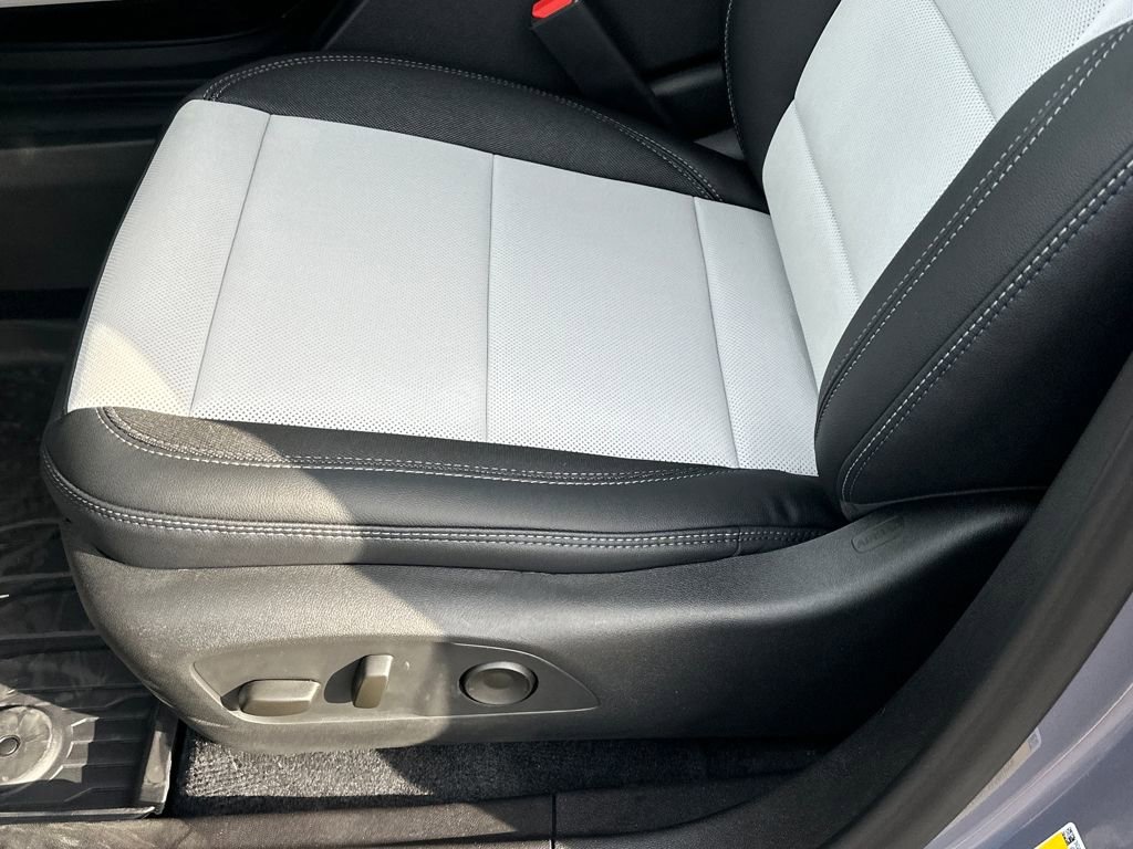 New 2026 Chevrolet Equinox EV LT image 12