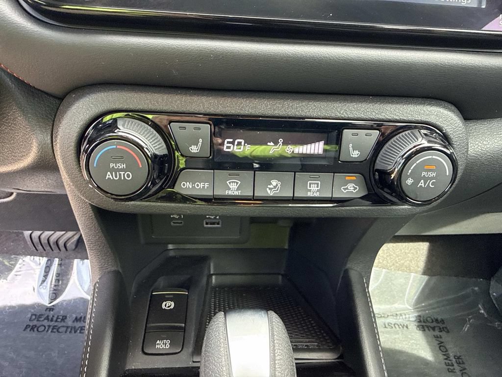 Used 2024 Nissan Kicks SR w/ SR Premium Package FWD image 30