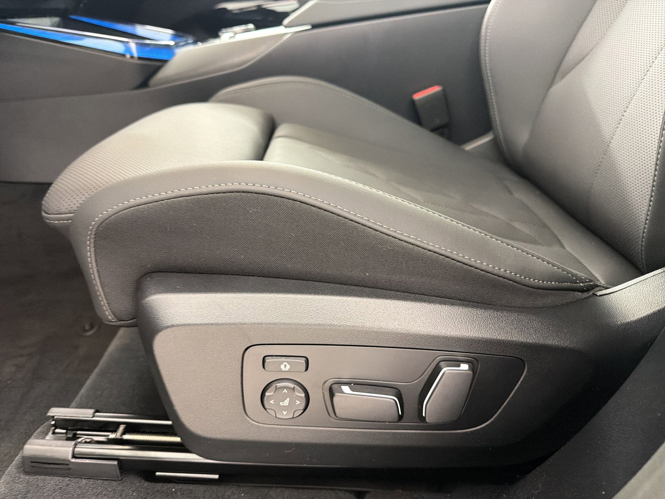 New 2026 BMW X3 xDrive30 w/ Premium Package image 12