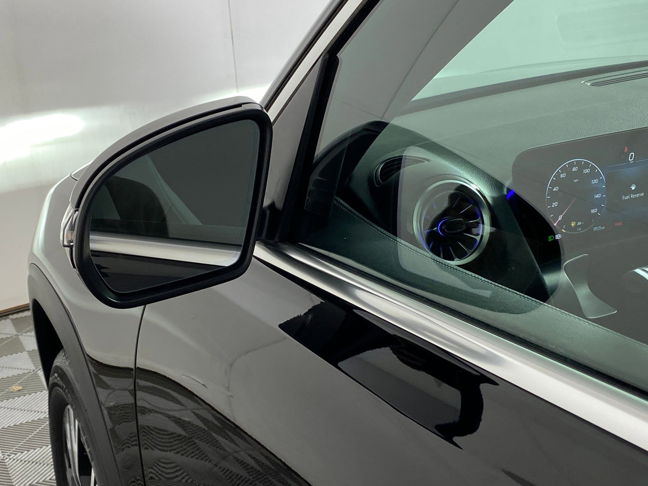 New 2025 Mercedes-Benz GLB 250 4MATIC image 21