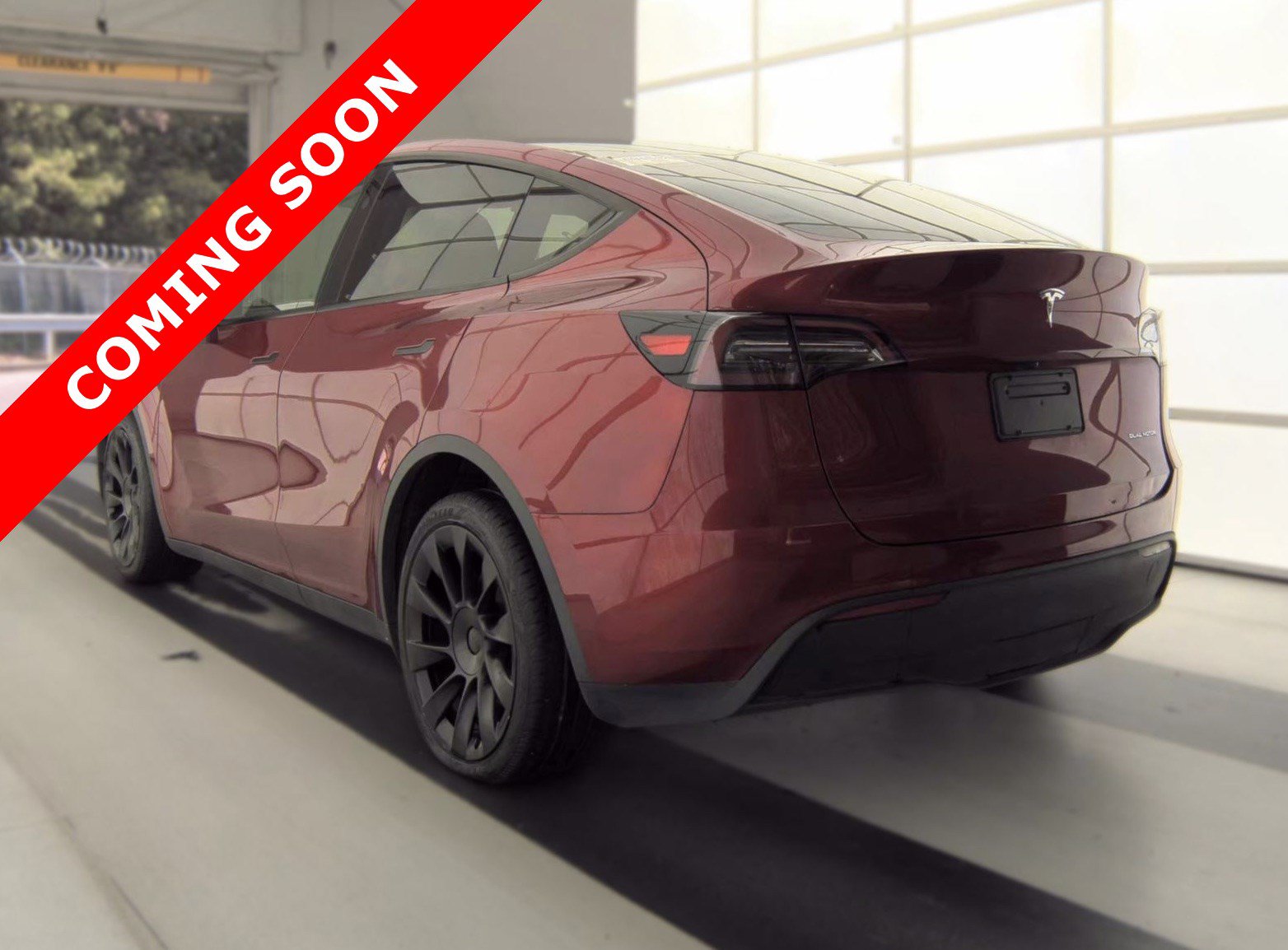 Used 2024 Tesla Model Y Long Range AWD/4WD image 3