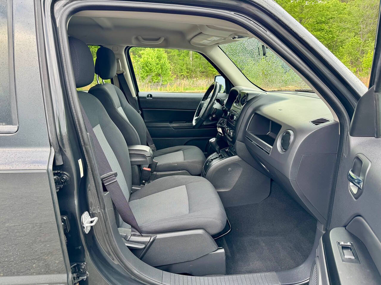 Used 2010 Jeep Patriot Latitude AWD/4WD image 13