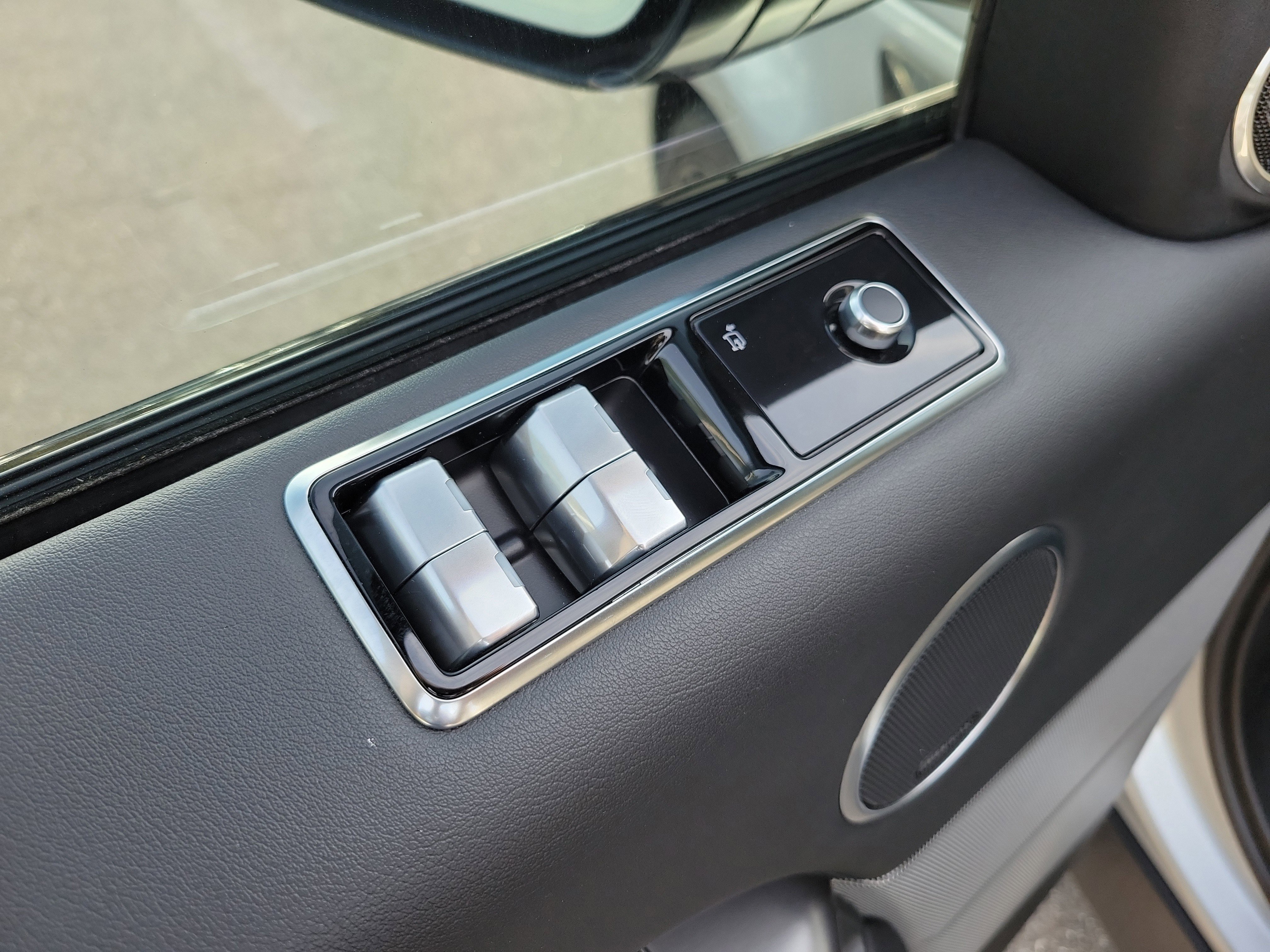 Used 2020 Land Rover Range Rover Sport SE image 23