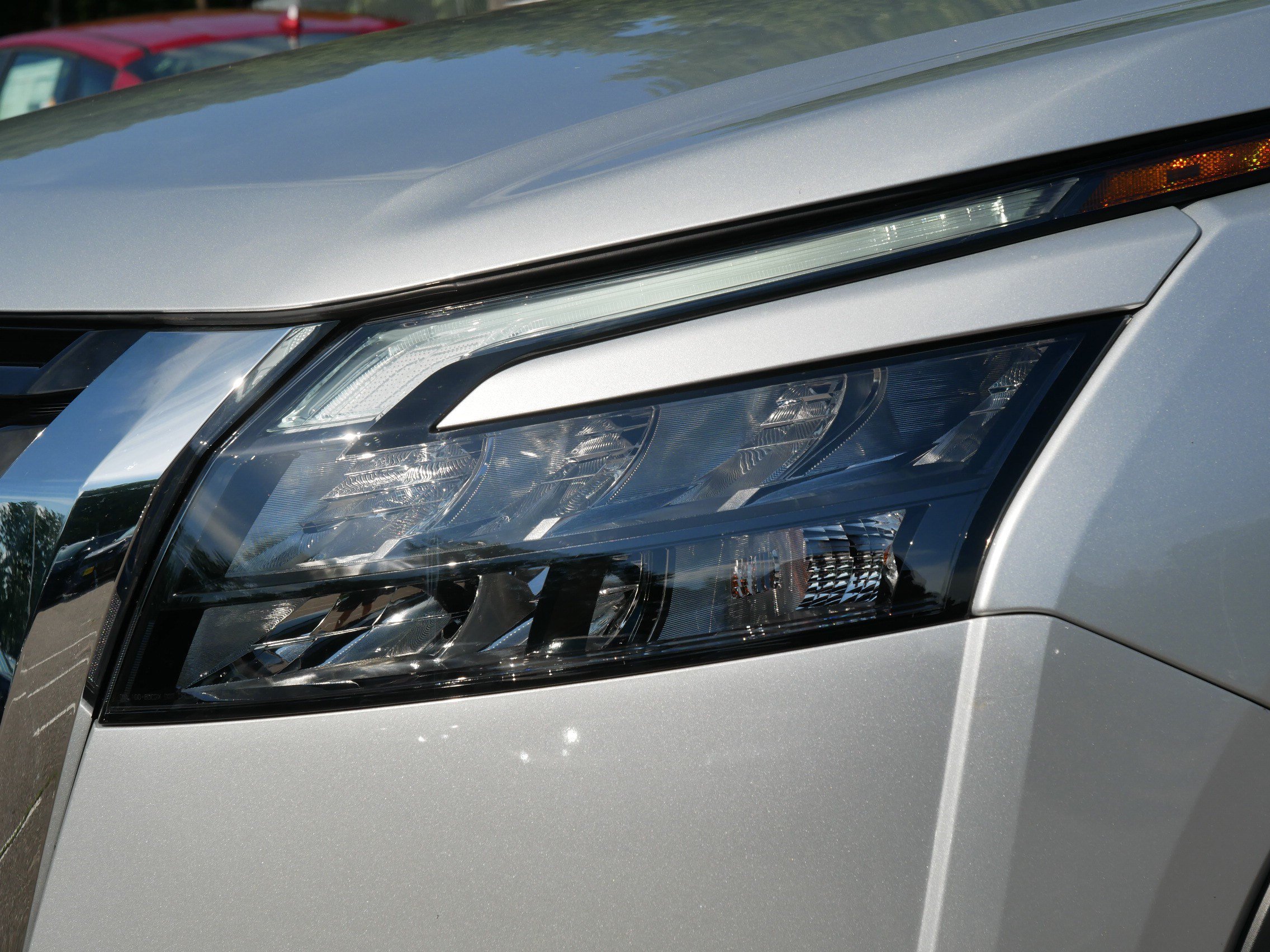Certified 2025 Nissan Pathfinder Platinum AWD/4WD image 16