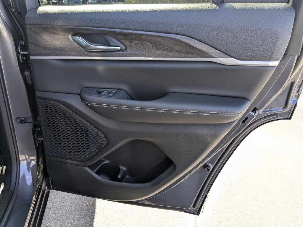 New 2026 Jeep Grand Cherokee Altitude AWD/4WD image 31