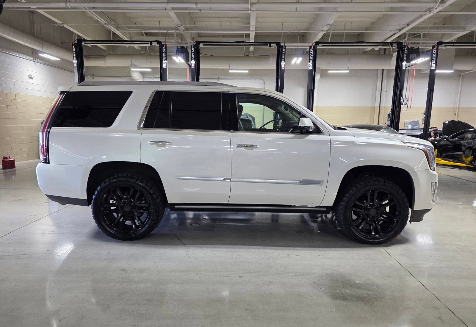 Used 2015 Cadillac Escalade Premium AWD/4WD image 8