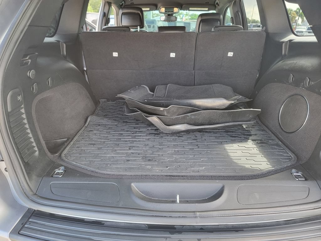 Used 2019 Jeep Grand Cherokee Laredo w/ Laredo X Package RWD image 16