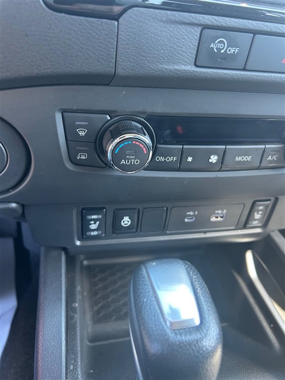 Used 2024 Nissan Frontier SL RWD image 11