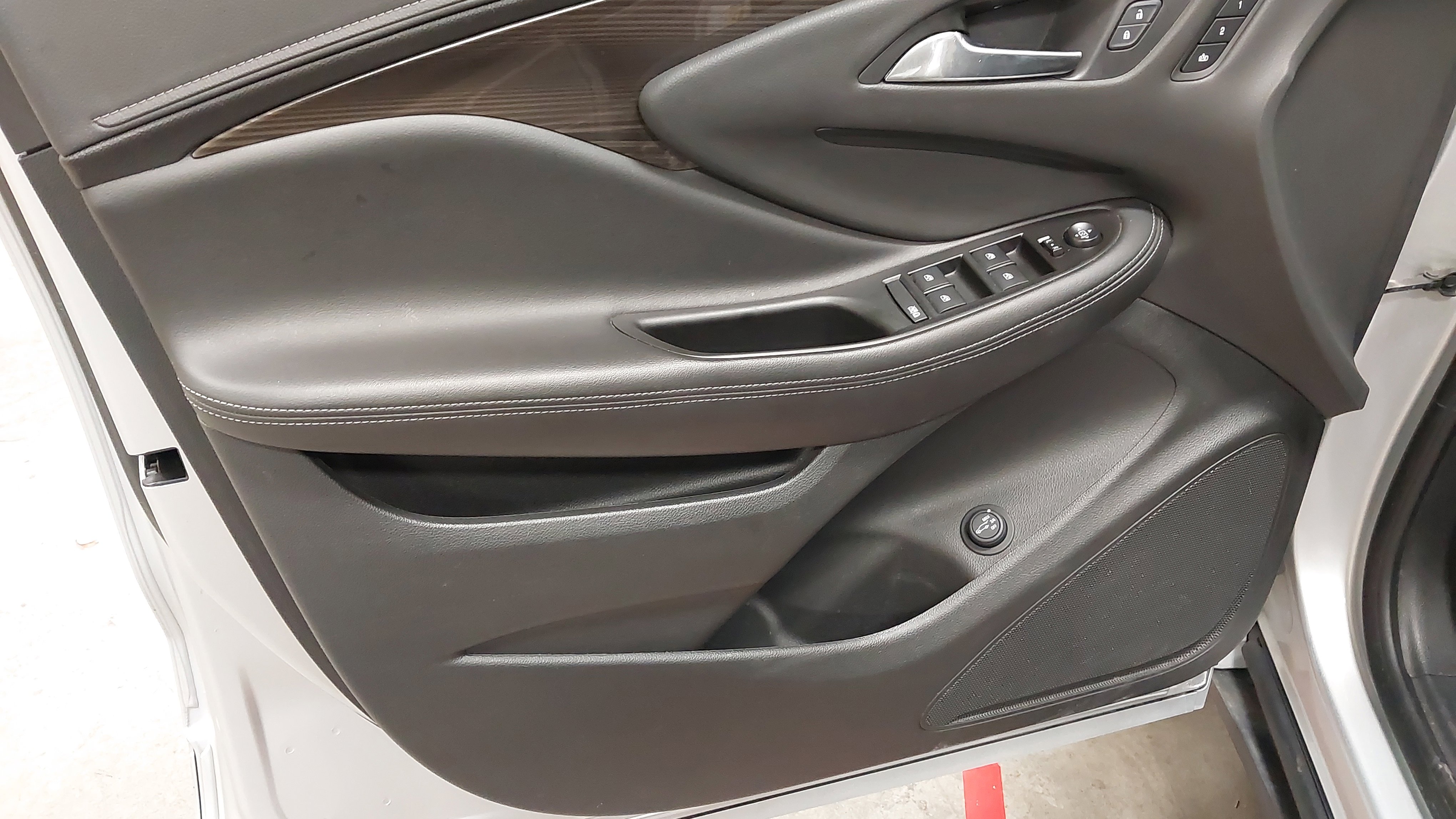 Used 2019 Buick Envision Essence image 24