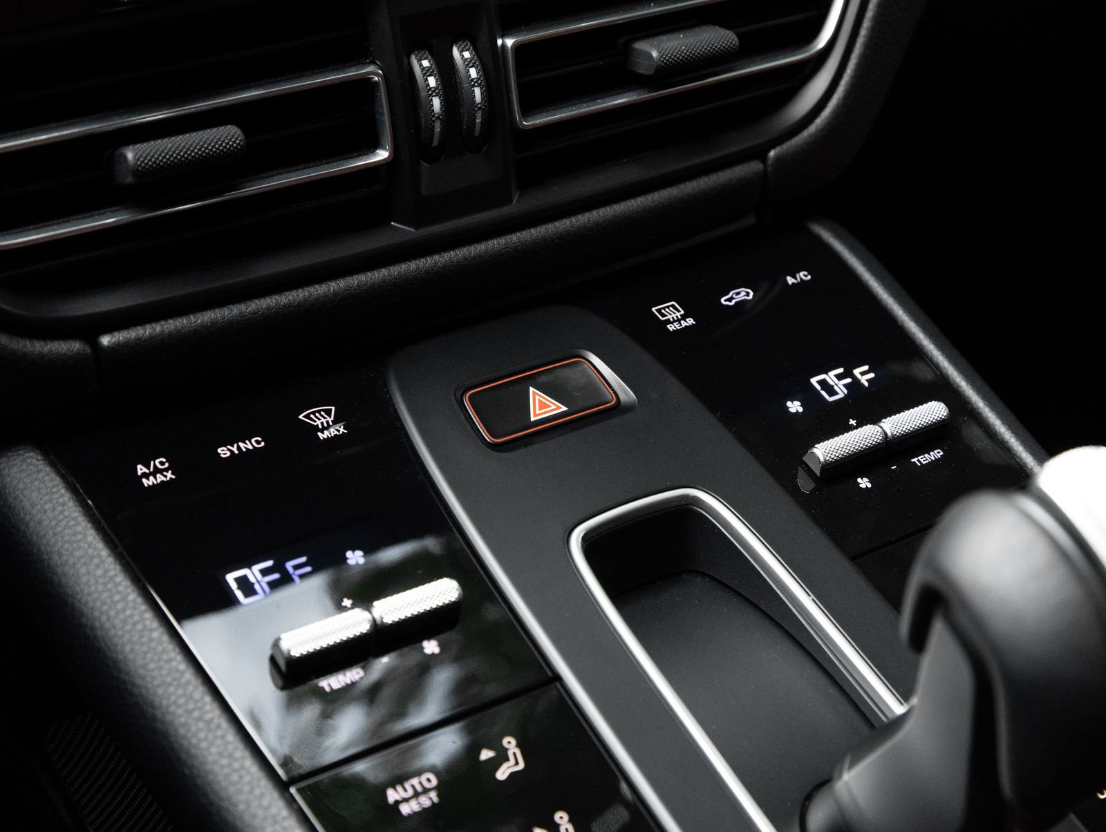 Certified 2023 Porsche Macan S AWD/4WD image 25