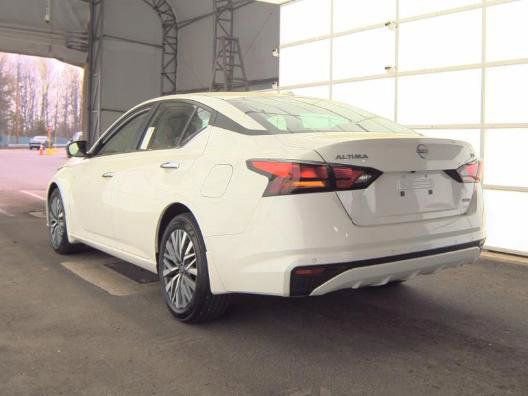 Used 2024 Nissan Altima 2.5 SV image 3