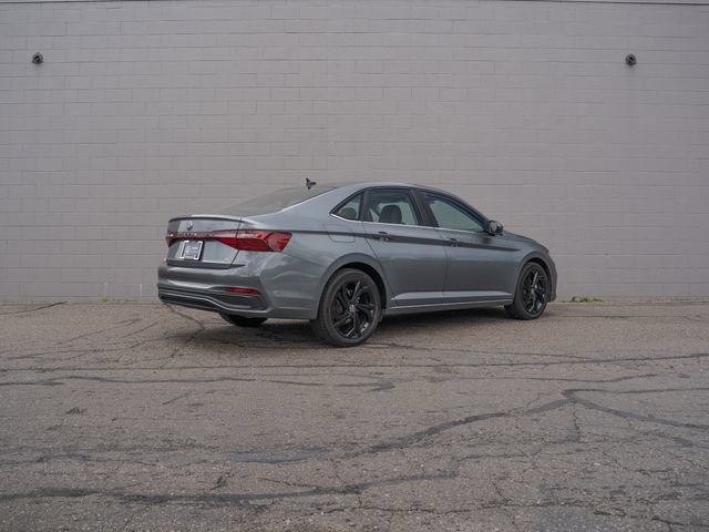 Used 2025 Volkswagen Jetta SE w/ Sunroof Package FWD image 7