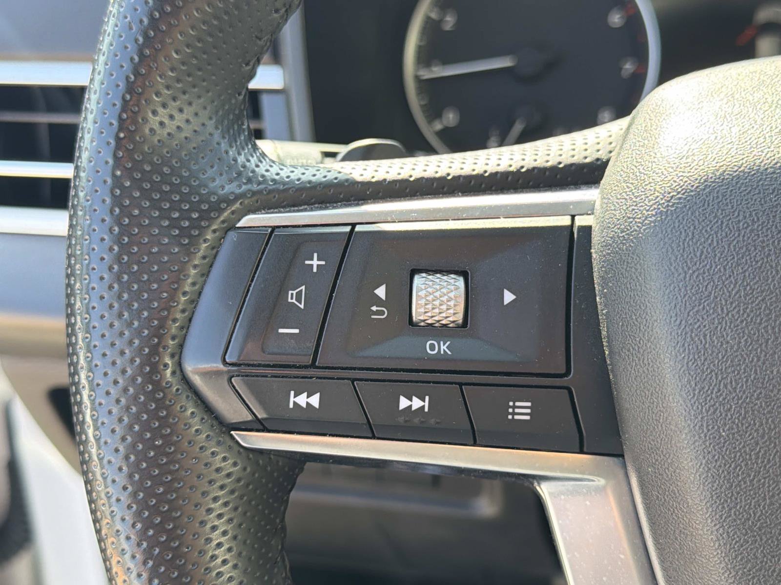 Used 2024 Mitsubishi Outlander AWD image 21
