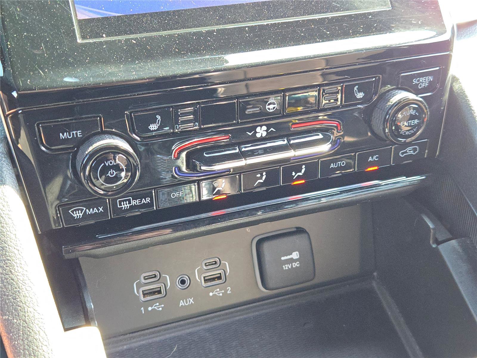 Certified 2024 Jeep Grand Cherokee Altitude image 31