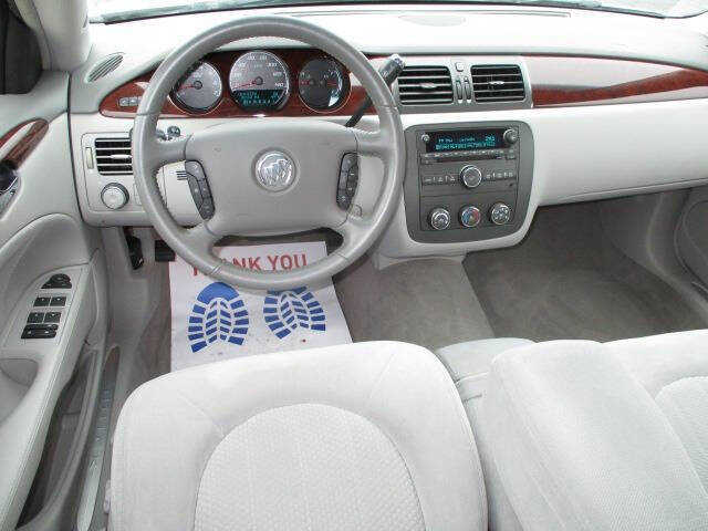 Used 2009 Buick Lucerne CX image 16