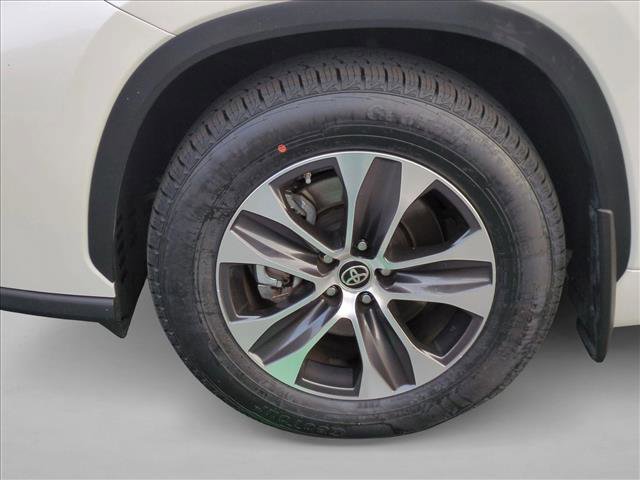 Used 2021 Toyota Highlander XLE image 25