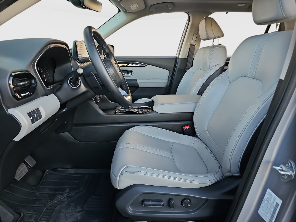 Used 2023 Honda Pilot Touring image 17