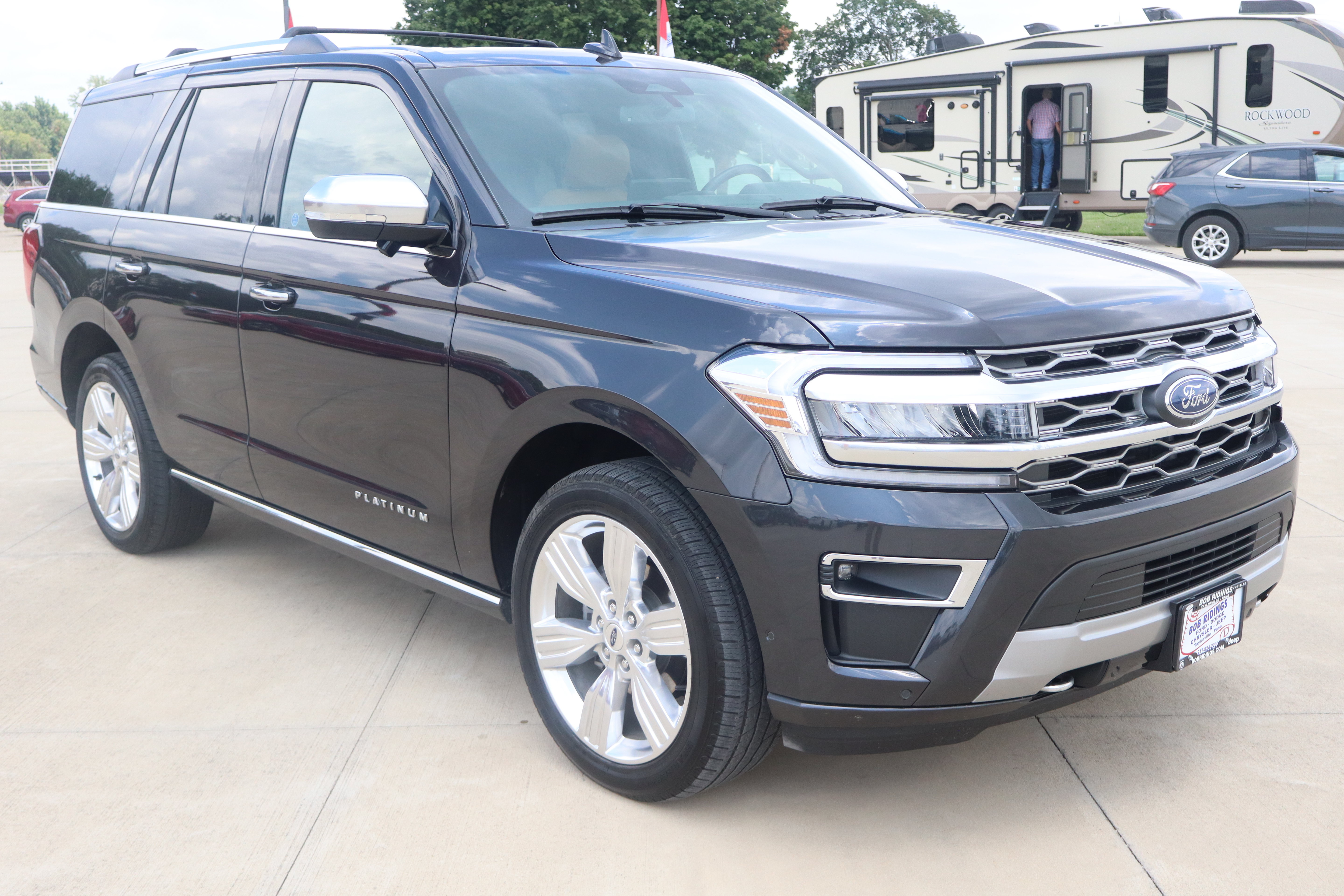 Used 2024 Ford Expedition Platinum AWD/4WD image 3